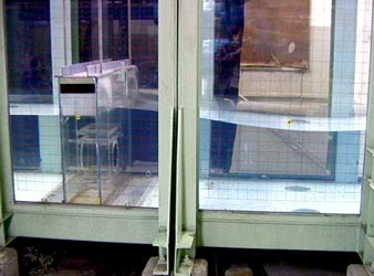 Figure 4. Experiment on water exchange breakwater in a wave flume. A tube was constructed in the lower part of the breakwater body, and factors such as the rate of water exchange and the level of calmness in the harbor were investigated.
