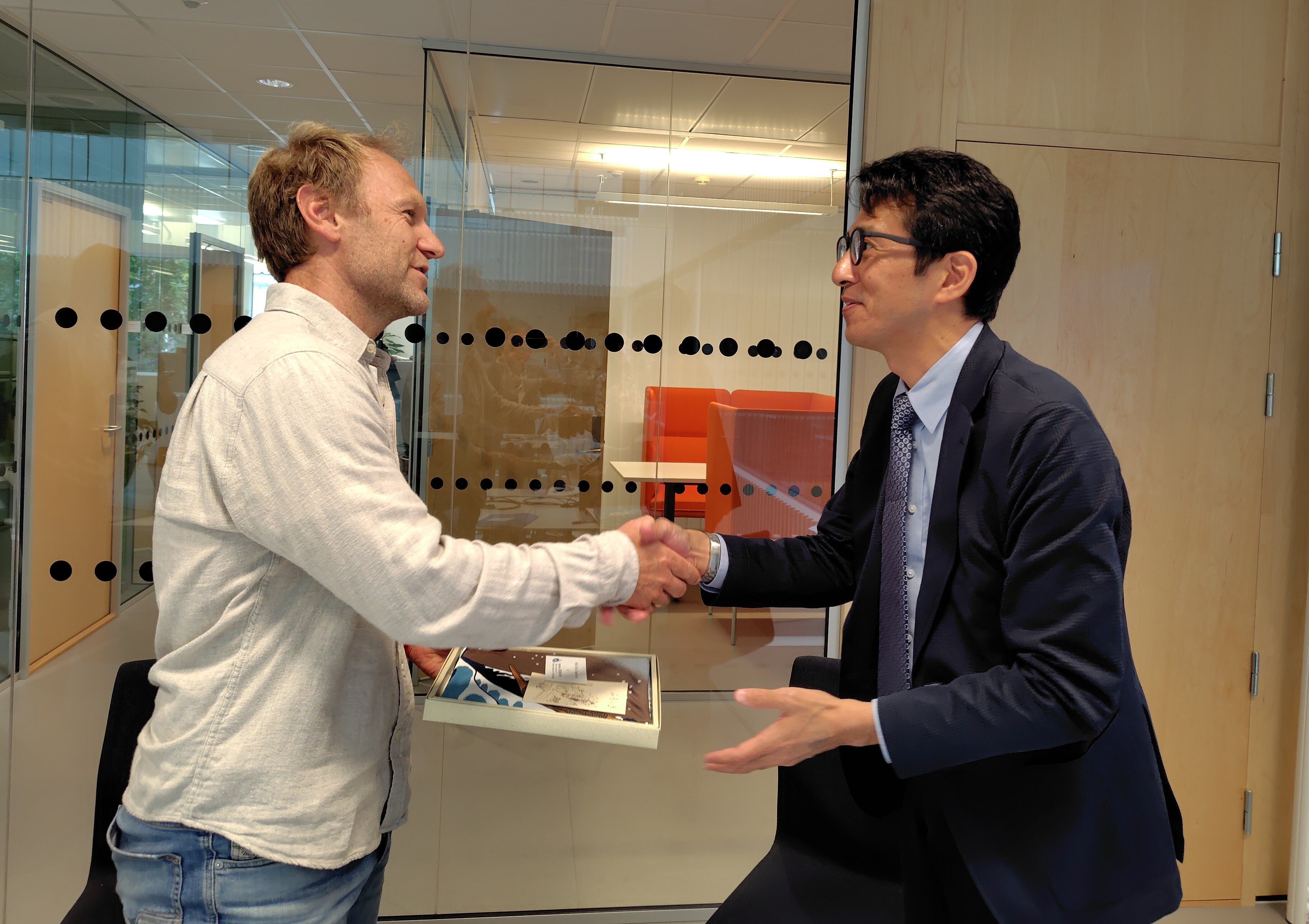 Jorgen先生と清水先生.JPG