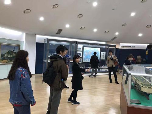 韓国海洋大学校博物館見学.jpg