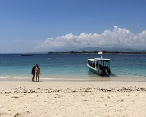 2_Gili_beach.jpeg